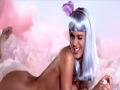Katy Perry casi desnuda