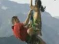 Follada en plena suspension escalando